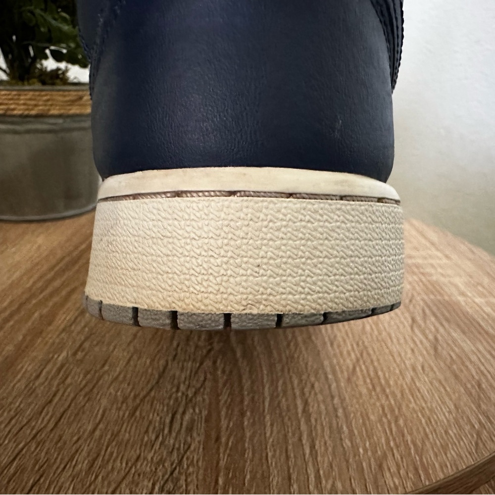 Jordan | Youth Size 7 Jordan 1 Mid Tops - Picture 13 of 16